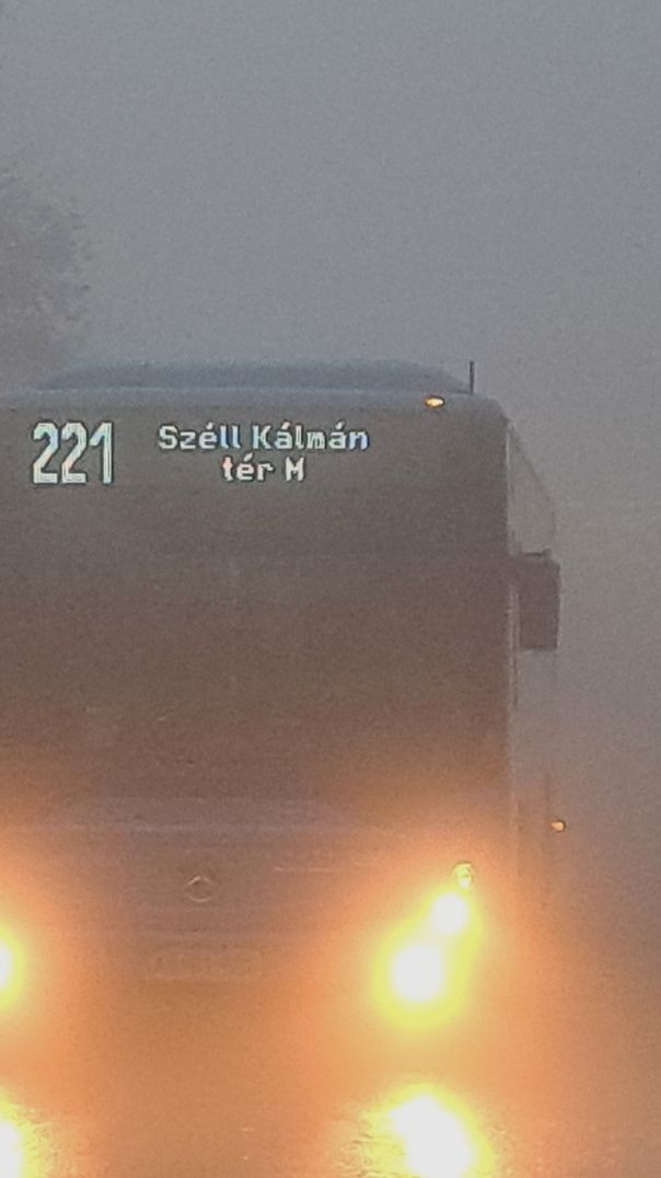 AA-DI-600 halad a ködben